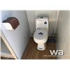 Image 2 : PORTABLE SHOWER RESTROOM