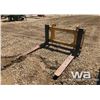 Image 2 : JOHN DEERE 60" PALLET FORKS