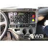 Image 7 : 2001 FREIGHTLINER T/A TRUCK
