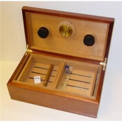 Large Wood CIGAR HUMIDOR - Walnut