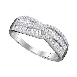 0.65 CTW Diamond Crossover Ring 10KT White Gold - REF-37F5N