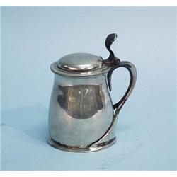 An English Arts and Crafts pewter tankard. Gr...