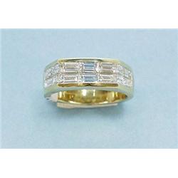 A fine 18 kt. yellow gold and diamond band ri...