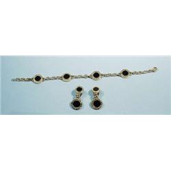 BULGARI - An 18 kt. gold and onyx bracelet wi...