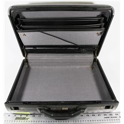 VINTAGE SAMSONITE BRIEFCASE.