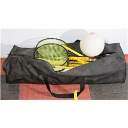 NEW BADMINTON SET WITH A NET AND 4 RACKETS
