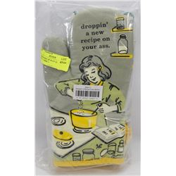 2 NEW PAIRS OF BLUE Q OVEN MITTS - ( MISC )