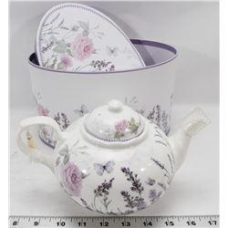 HANDMADE LAVENDER COLOURED COLLECTIBLE TEA POT