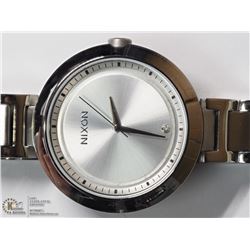 NIXON ALL EYES ON YOU THE OPTIQUE STAINLESS STEEL