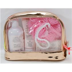 TRAVEL ESSENTIALS GIFT SET
