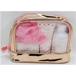 TRAVEL ESSENTIALS GIFT SET