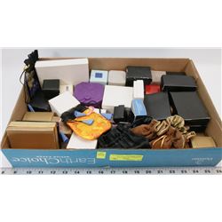 ASSORTMENT OF JEWELRY BOXES AND BAGS.