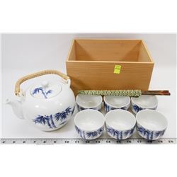 TEA SET IN WOOD BOX INCL 6 CUPS, TEA POT &