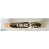 Image 1 : 27) 14K YELLOW GOLD 3 DIAMOND RING