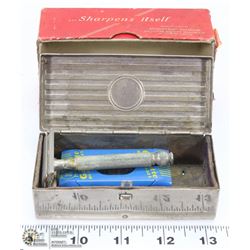 ANTIQUE RAZOR IN TIN WITH BOX.