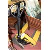 Image 1 : PALLET JACK 5500LBS CAPACITY 7 DAY WARRANTY
