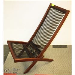 ROPE AND CEDAR FOLD UP PATIO CHAIR