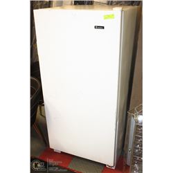 GENERAL GARAGE/APT SIZE REFRIGERATOR