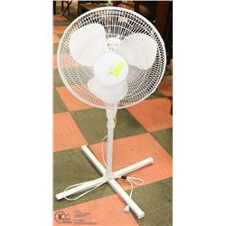 EVERYDAY ESSENTIALS FLOORSTANDING 3 SPEED FAN