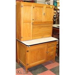 ESTATE VINTAGE HOSIER, 40X25X67