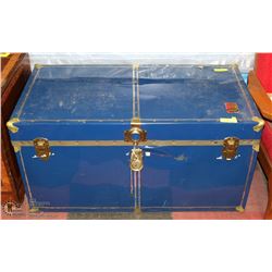 BLUE TRUNK 21X40X20