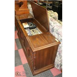 ESTATE ELECTROHOME CONSOLE STEREO WITH ACCESSORIES