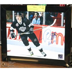 LOS ANGELES KINGS LUC ROBITAILLE SIGNED 8X10