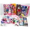 Image 1 : FLAT OF 4 NEW BARBIES FASHIONISTA