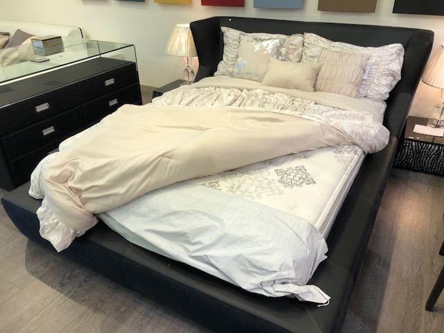 Black Bedroom Set With Black Leather Queen Size Bed