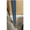 Image 3 : TWO PRY BARS