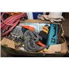 Image 2 : BOX OF TOOLS AND WORKLIGHT