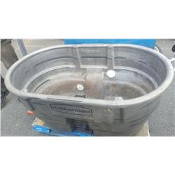 RUBBERMAID 150 GALLON AGRICULTURAL TUB