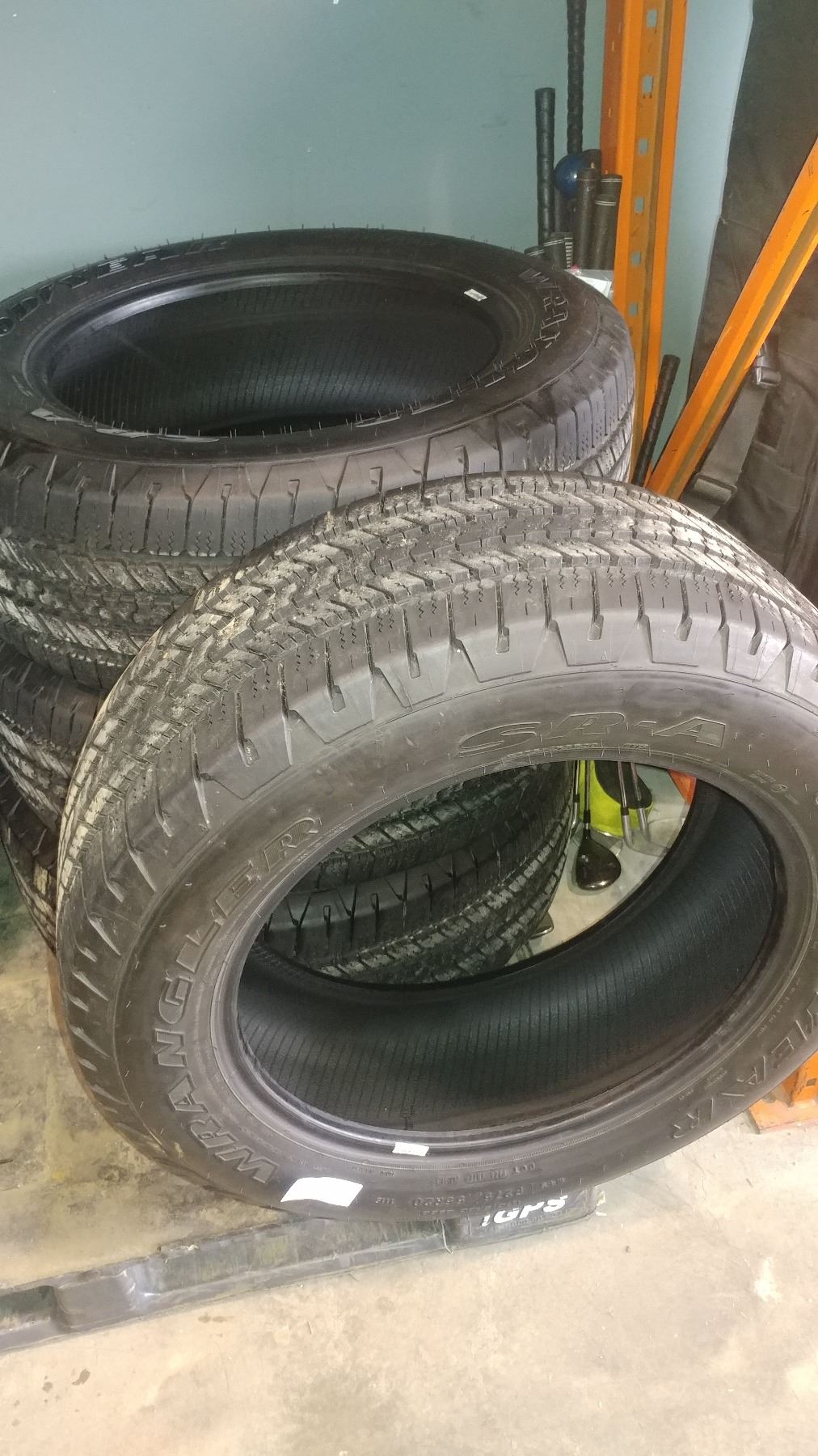 FOUR GOODYEAR WRANGLER P275/55R20 LIKE NEW TIRES