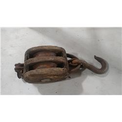 VINTAGE CRANE HOOK WITH PULLEY