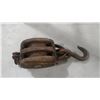 Image 1 : VINTAGE CRANE HOOK WITH PULLEY