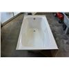 Image 2 : BATHTUB 5 FOOT BY 30 INCH BY 23 INCH TALL
