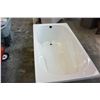 Image 3 : BATHTUB 5 FOOT BY 32 INCH BY 19 INCHES TALL