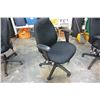 Image 2 : ROLLING OFFICE ARMCHAIR