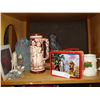 Image 1 : TWO FIGURES AND VASE WIZARD OF OZ LUNCH BOX AND PAINTING