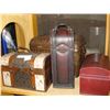 Image 1 : SHELF LOT OF SMALL DECORATIVE TRUNKS AND WINE CASE