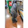 Image 2 : WOOD MASK ON STAND