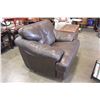 Image 2 : BROWN LEATHER OVERSIZE ARM CHAIR