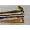 Image 3 : 6 WALKING CANES AND VINTAGE PEE DIRECTOR
