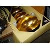 Image 2 : VASE DECORATIVE BOWLS AND CASED BUTTERFLY AND TOASTER