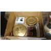 Image 1 : 2 MAKEUP COMPACTS AND 2 PAIRS OF CUFFLINKS