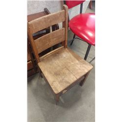 VINTAGE WOOD CHAIR