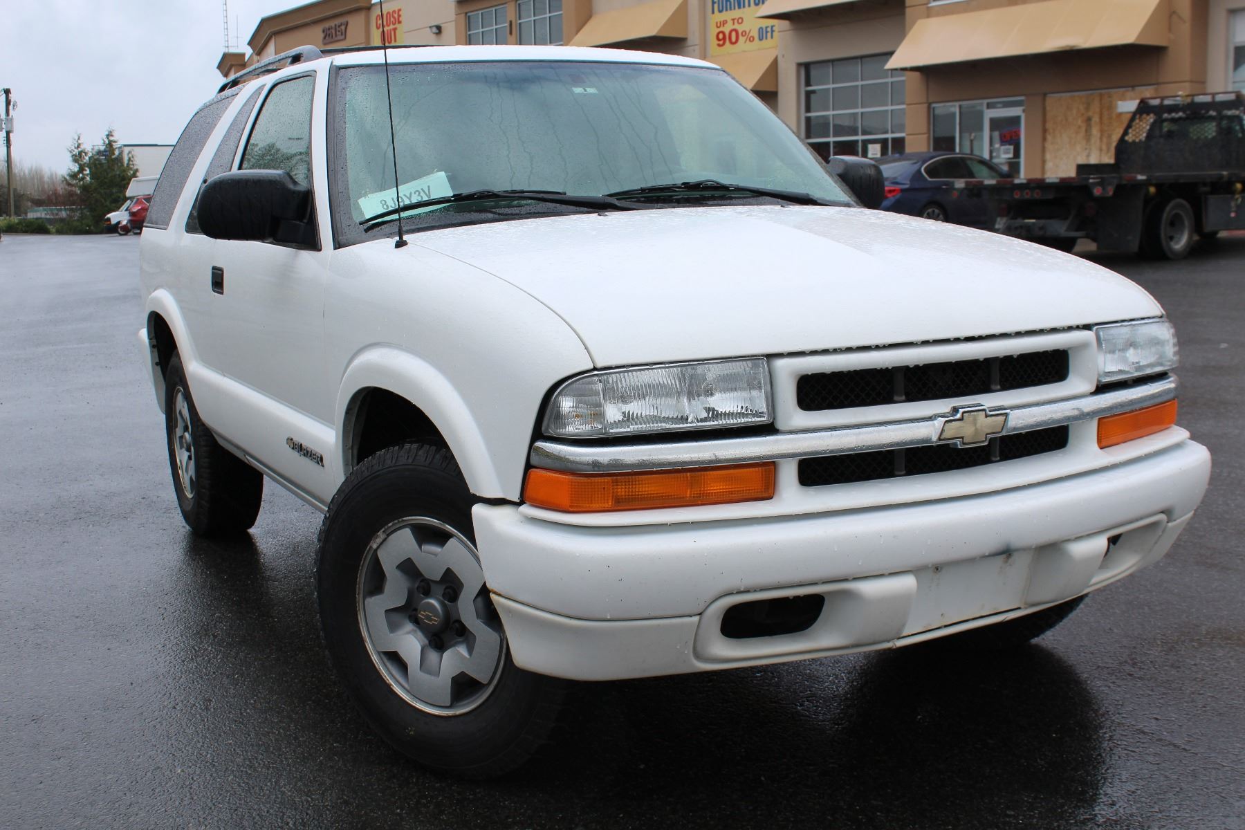 2005 WHITE CHEVROLET BLAZER 2 DOOR 4X4 224000KMWITH KEYS REGISTRATION