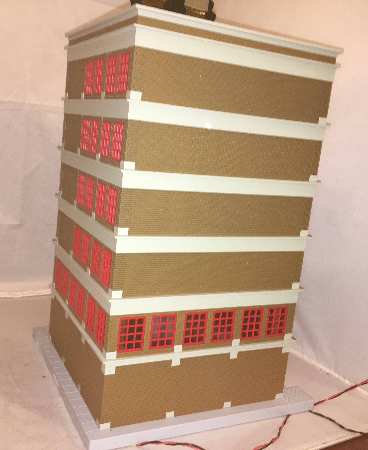 MTH Camping Supplies O Gauge 6Story Building