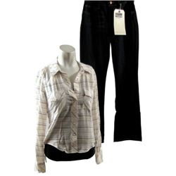 The Good Lie Carrie (Reese Witherspoon) Movie Costumes