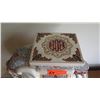 Image 2 : Ceramic Elephant Pedestal, Approx 20" Tall